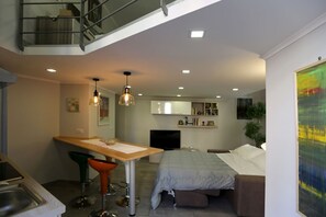 2 bedrooms, in-room safe, desk, iron/ironing board