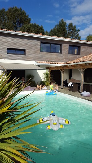 Outdoor pool, a heated pool
