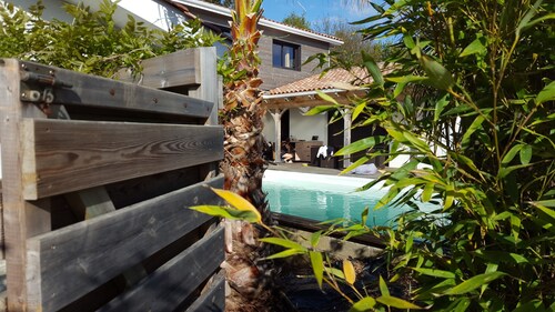 Belle Villa Contemporaine avec grande piscine à 500m du lac 8 personnes