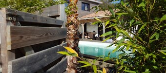 Beautiful Contemporary Villa with large swimming pool 500m from the lake
