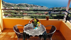 تناول الطعام بالخارج