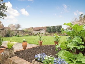 Property grounds - 2 bedroom accommodation in Singleton, near Midhurst (Singleton, near Midhurst)