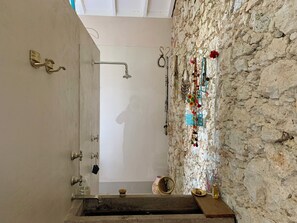 Combinazione doccia/vasca, asciugacapelli, bidet, asciugamani