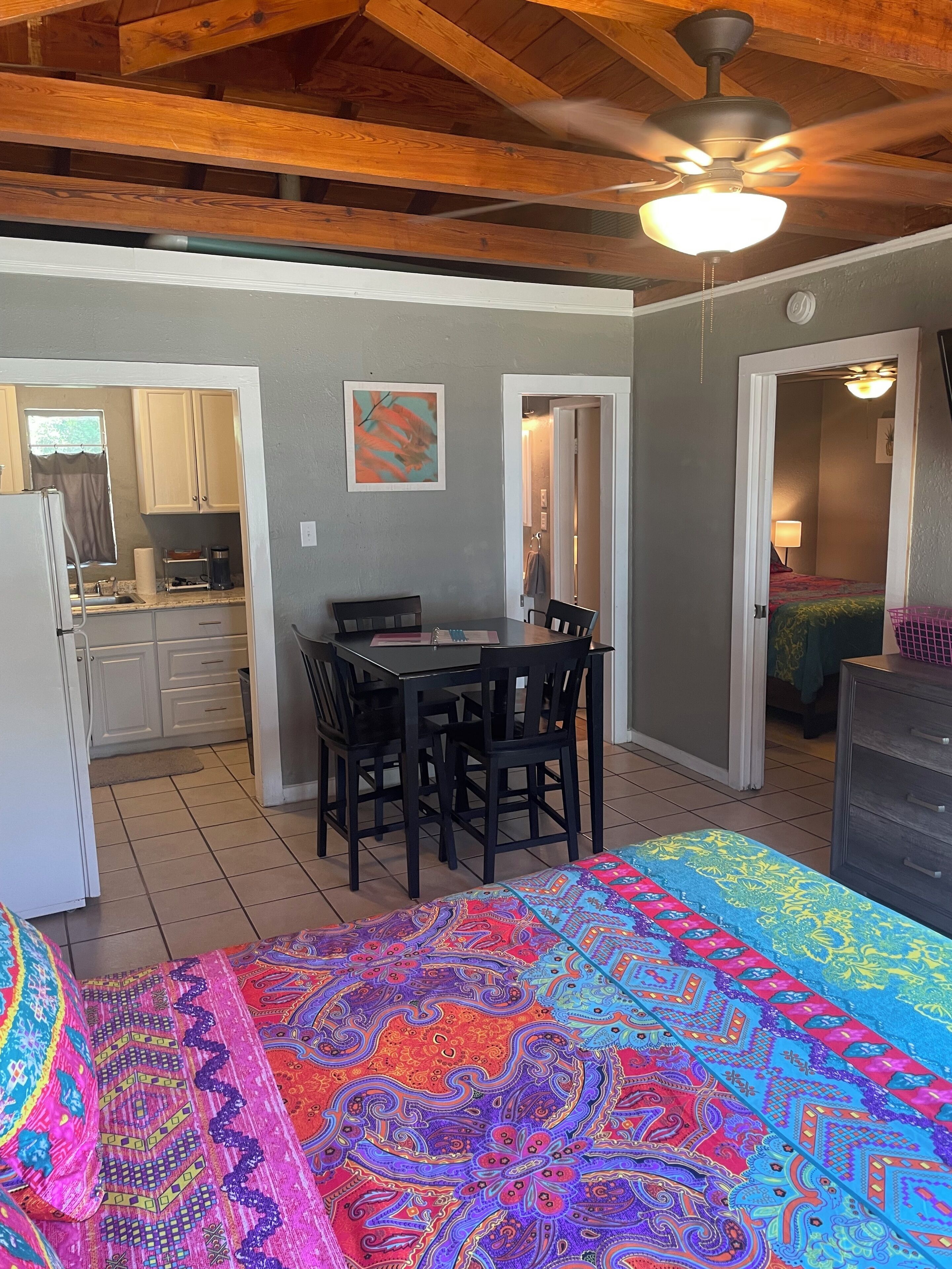 LakeTravis Bungalow 5: Free waterpark & Low clean fee