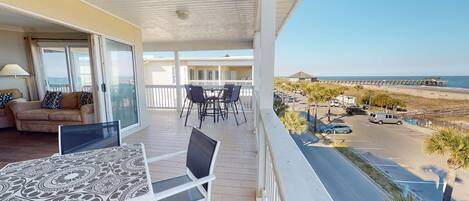 تناول الطعام بالخارج