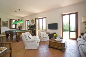 Téléviseur, foyer, lecteur de DVD