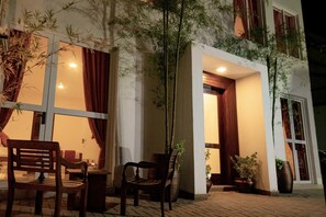 Front of property - Bohemian Hostel - Negombo (Negombo)