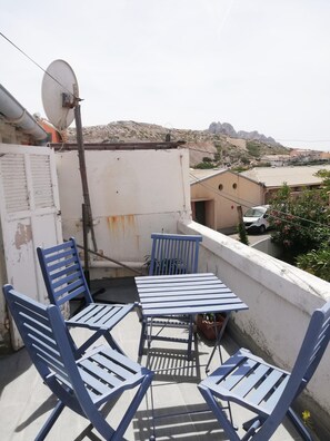 تناول الطعام بالخارج