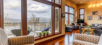 Modern dog-friendly home w/ stunning Mt. Adams view - walk downtown