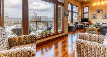 Modern dog-friendly home w/ stunning Mt. Adams view - walk downtown