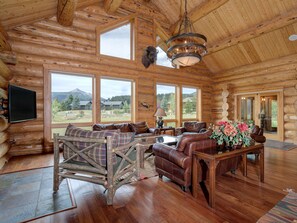 Interior - Big Sky Vacation Rentals: MDW Red Feather Lodge (Big Sky)