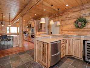 Fridge, microwave, oven, dishwasher - Big Sky Vacation Rentals: MDW Red Feather Lodge (Big Sky)