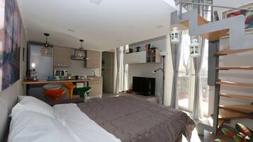 1 bedroom, in-room safe, desk, iron/ironing board