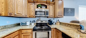 Condominio cómodo y familiar con piscina compartida: pasos de la playa, perros ¡OK!