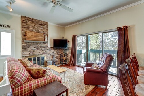 Renovated condo w/ shared tennis - walk to trail