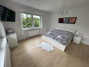 3 chambres, fer et planche à repasser, accès au Wi-Fi (inclus)