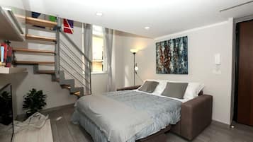 1 bedroom, in-room safe, desk, iron/ironing board