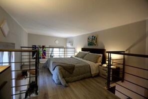 2 habitaciones, caja de seguridad en la habitación y escritorio 