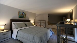 Une chambre à coucher avec un lit, des tables de chevet, un bureau, une chaise et un tableau au mur.