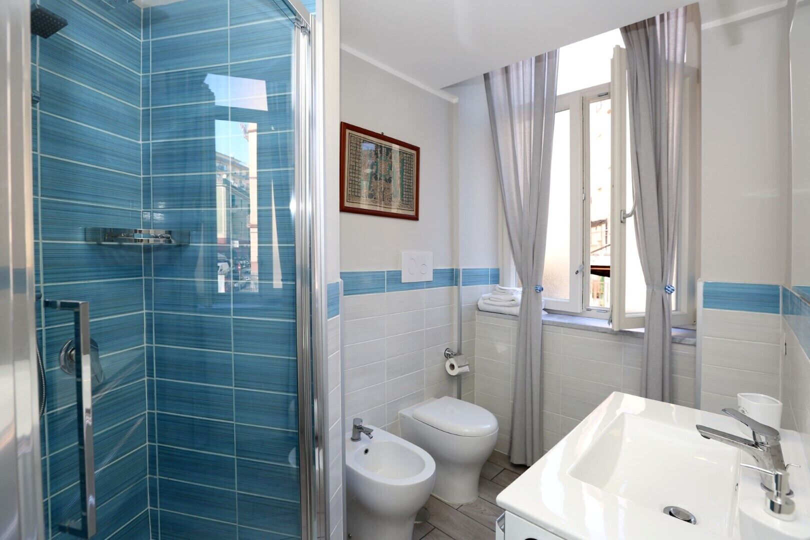 Dusche, Haartrockner, Bidet, Handtücher
