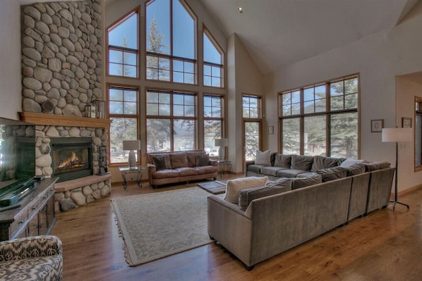 Smart-tv, pejs, bordfodbold