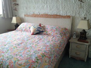 2 chambres, bureau, fer et planche à repasser, accès au Wi-Fi (inclus)