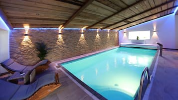 Piscina coperta, una piscina riscaldata