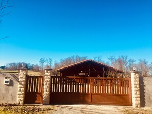 Terrace/patio - Massive log house in ranch style for rent (Saint-Aunix-Lengros)