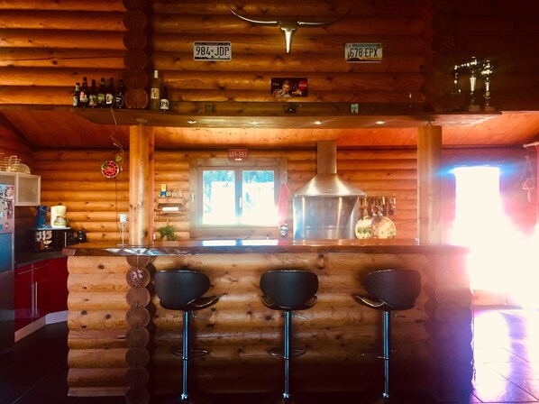 Bar (on property) - Massive log house in ranch style for rent (Saint-Aunix-Lengros)
