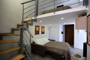 1 bedroom, in-room safe, desk, iron/ironing board - VILLA ROSA - Apartment n. 3 "VIOLA" (4 beds): (Napoli)