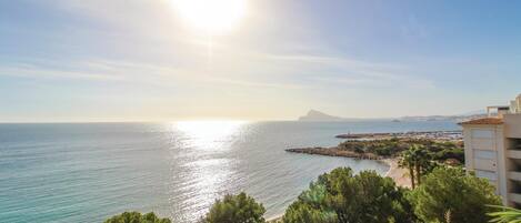 Ubicación cercana a la playa y pesca