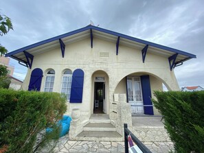 Exterior - Ref 006 - Charming Villa in the heart  of the resort (SOULAC SUR MER)