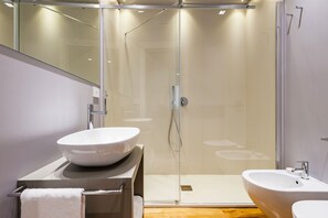 Apartment, Multiple Beds | Bathroom | Deep soaking tub, free toiletries, hair dryer, bathrobes