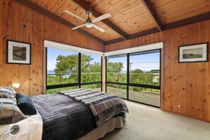 4 bedrooms, iron/ironing board