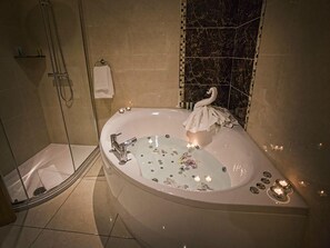Deep-soaking bathtub - Carrickdale Hotel (Dundalk)