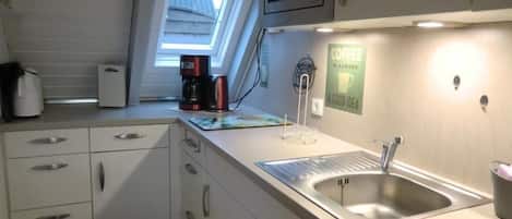 Fridge, microwave, dishwasher, coffee/tea maker