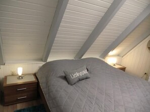 3 bedrooms, iron/ironing board, Internet