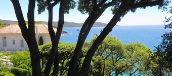 Vue mer panoramique, piscine jardin arboré.Calme & tout confort, refait à neuf