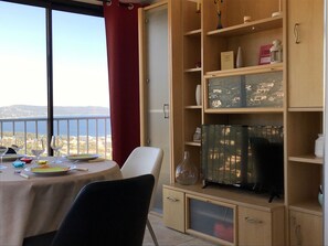 Dining - Panoramic sea view, swimming pool, garden. 
Quiet & comfortable, refurbished  (Cavalaire-sur-Mer)