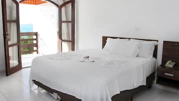 Quarto casal ou duplo | Frigobar, escrivaninha, ferros/tábuas de passar roupa, Wi-Fi de cortesia