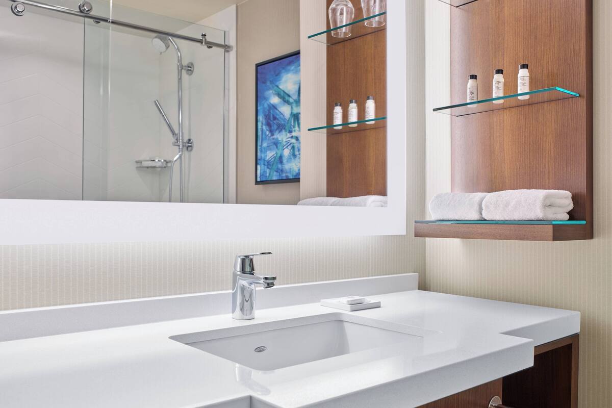 1 bedroom, premium bedding, in-room safe, desk