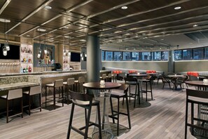 3 Bars/Lounges