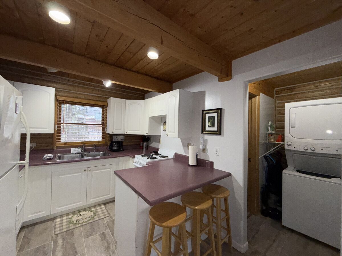 Kylskåp, mikrovågsugn, ugn och spishäll