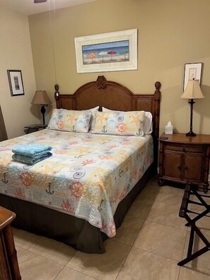 1 bedroom, free WiFi, bed sheets - Boca Ciega Waterfront Condo, pool/hot tub, near Trails/Dining, 3mi Madeira Beach (St. Petersburg)