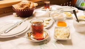 Petit déjeuner continental servi tous les jours en supplément