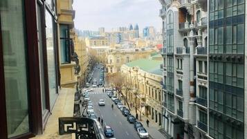 Departamento Deluxe, varias camas | Vista del balcón