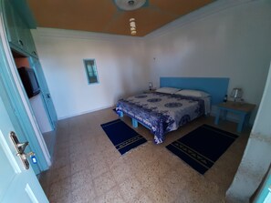 Twin Room | Individually decorated, individually furnished, free cots/infant beds