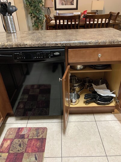 -very quiet, comfy and large  3 bdm full suite-family & pet friendly