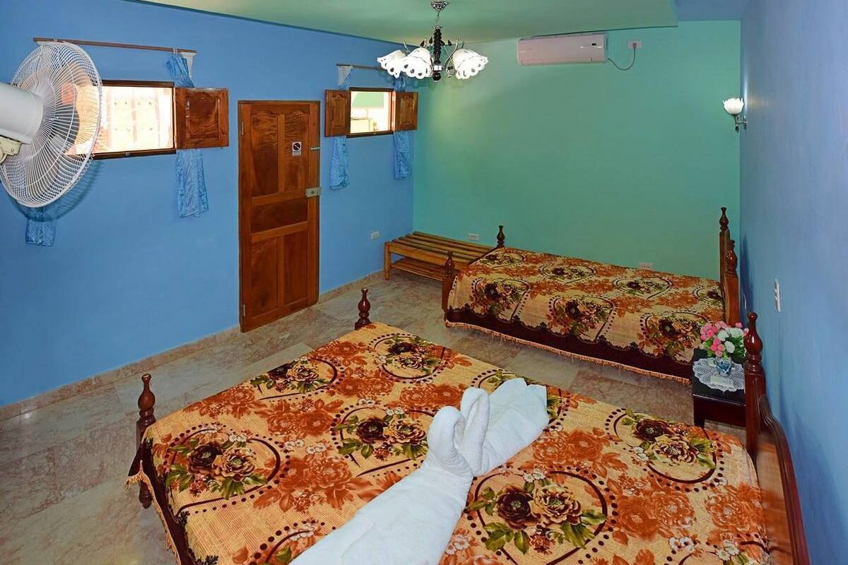 Chambre Triple Deluxe, plusieurs lits, vue cour intérieure