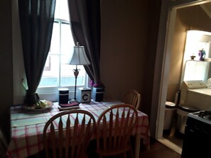 Dining - Creole Victorian for Families (New Orleans)